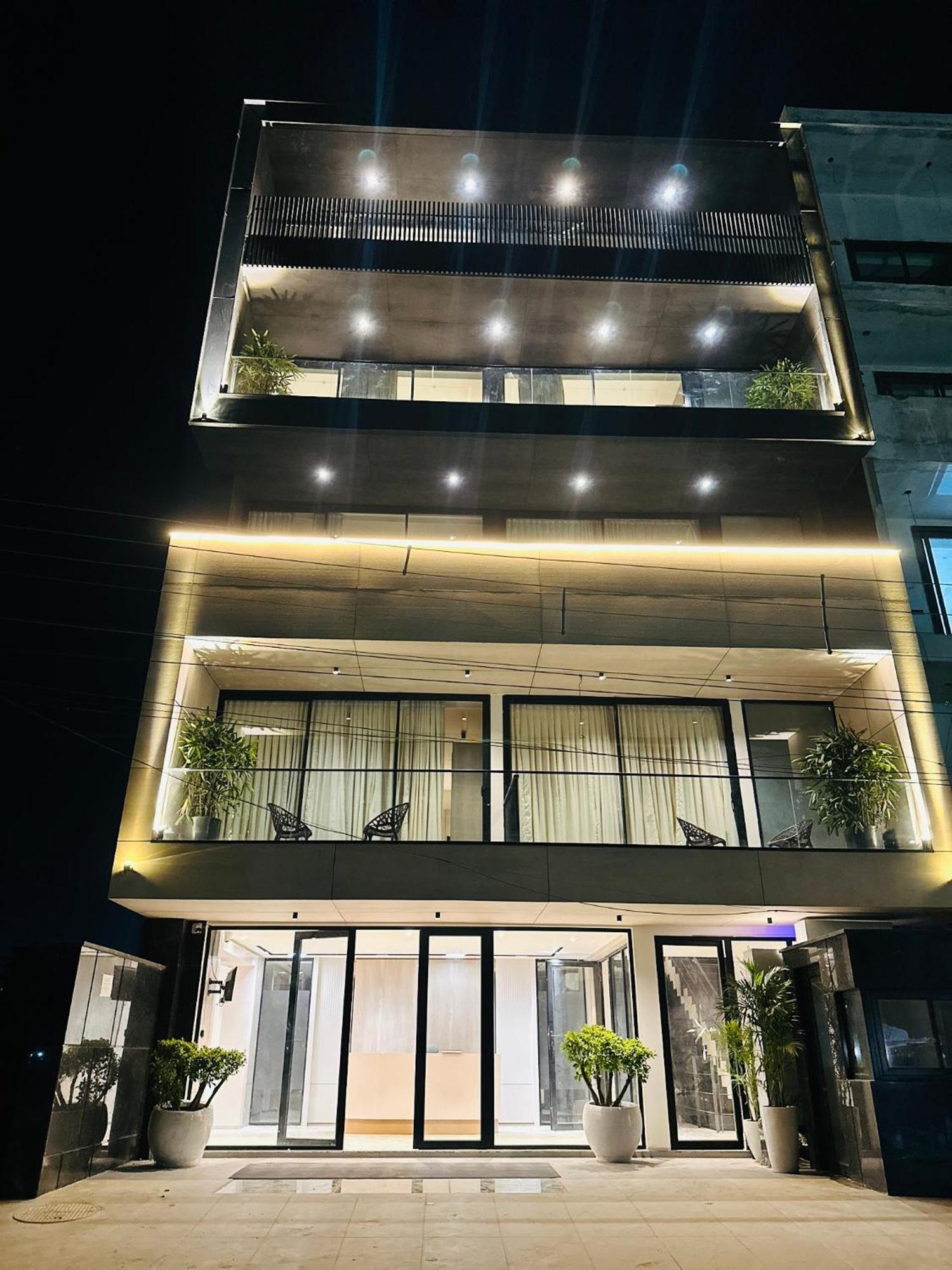 The Lodgers 2 Bhk Serviced Apartment Near Artemis Hospital Sector 57 Gurgaon - Nearest Metro Station Sector 54 Chowk Buitenkant foto