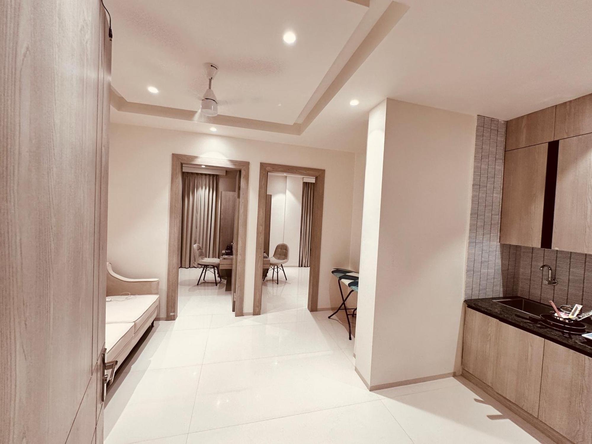 The Lodgers 2 Bhk Serviced Apartment Near Artemis Hospital Sector 57 Gurgaon - Nearest Metro Station Sector 54 Chowk Buitenkant foto