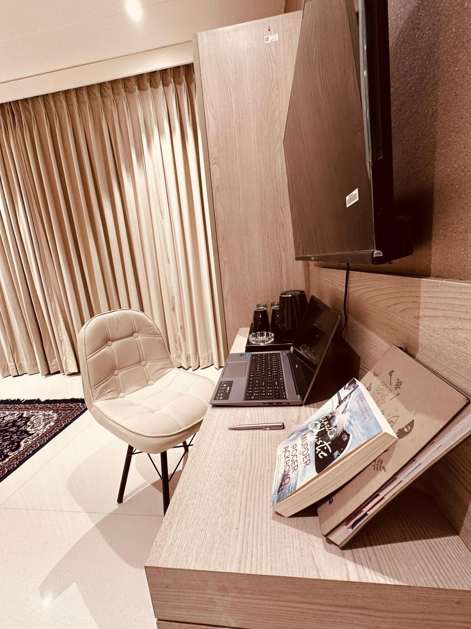The Lodgers 2 Bhk Serviced Apartment Near Artemis Hospital Sector 57 Gurgaon - Nearest Metro Station Sector 54 Chowk Buitenkant foto
